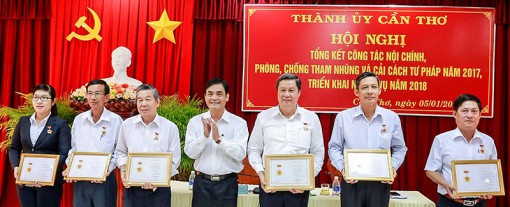 Kiên quyết, kiên trì thực hiện có hiệu quả công tác đấu tranh phòng, chống tham nhũng