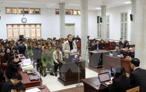 Các bị cáo xin giảm nhẹ tội cho nhau