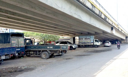Giải tỏa các bãi giữ xe dưới gầm cầu