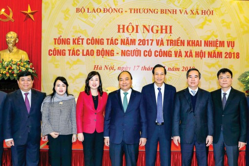 Khẩn trương xây dựng đề án cải cách chính sách BHXH, tiền lương