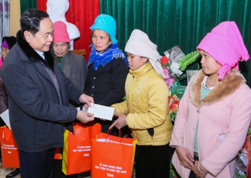 Để Tết gõ cửa tất cả mọi nhà