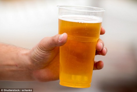 Uống bia rượu mỗi ngày khiến bộ não trì trệ