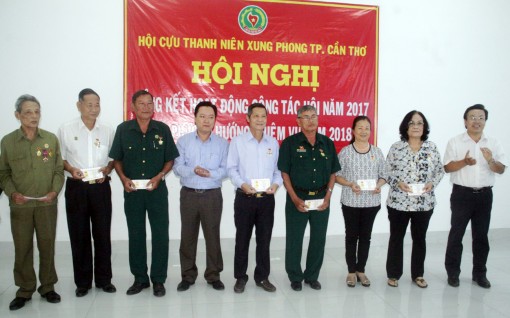 Thốt Nốt quan tâm chăm lo Tết cho người nghèo, hộ gia đình khó khăn