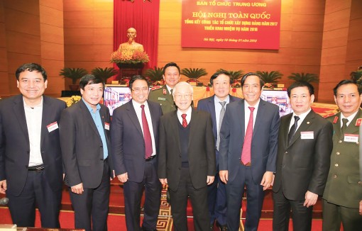 Có biện pháp ngăn chặn, xử lý nghiêm tình trạng chạy chức, chạy quyền và chống tiêu cực trong công tác cán bộ