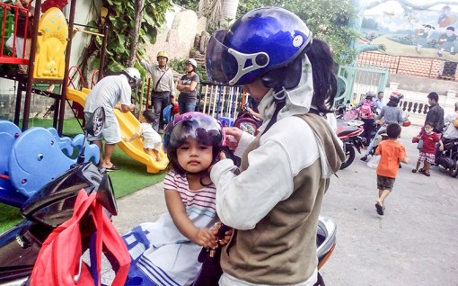 An toàn giao thông từ việc đội mũ bảo hiểm