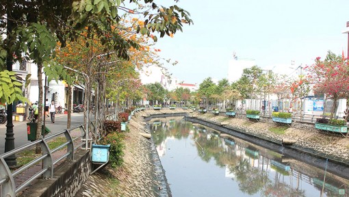 Đảm bảo môi trường sinh thái,

phát triển đô thị bền vững