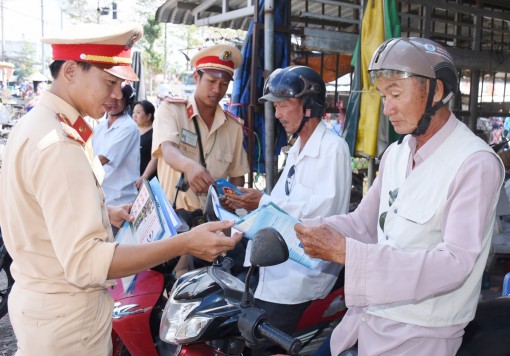 Đẩy mạnh tuyên truyền, phổ biến pháp luật giao thông 
