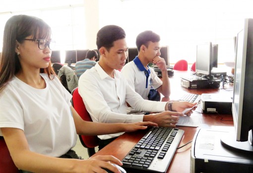 Thiết bị đo lường và cảnh báo chất lượng không khí của bộ tứ sinh viên