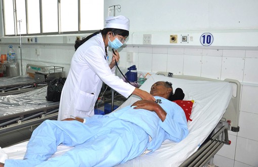 Lãnh đạo nâng cao chất lượng khám, điều trị bệnh