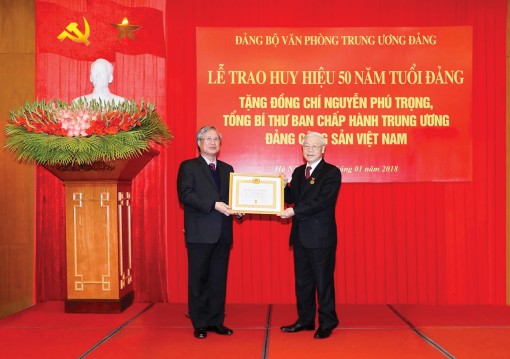 Cố gắng học tập và làm theo  gương Bác, xứng đáng là một đảng viên Đảng Cộng sản Việt Nam