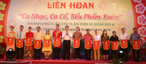 Khai mạc Liên hoan Ca nhạc, ca cổ, tiểu phẩm xuân năm 2018