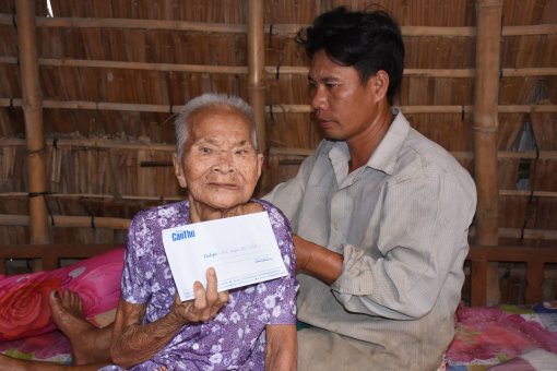 Giúp “Hai người già cô đơn, vất vả mưu sinh”