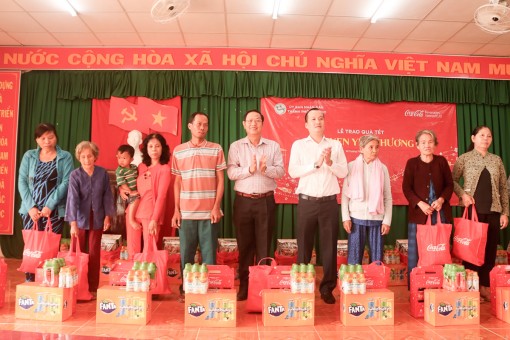 Nhiều hoạt động chăm lo cho gia đình chính sách, hộ nghèo vui xuân đầm ấm