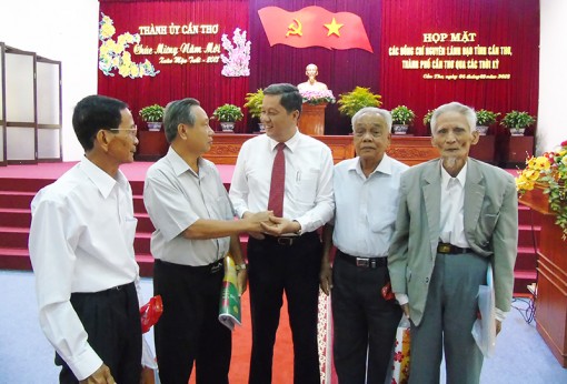 Lãnh đạo Thành ủy chúc Tết các đồng chí nguyên lãnh đạo qua các thời kỳ