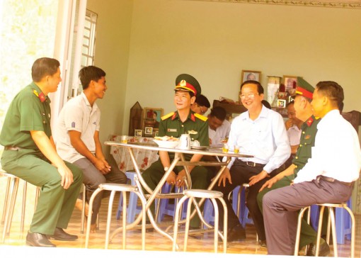 Chăm lo Tết cho lực lượng vũ trang 