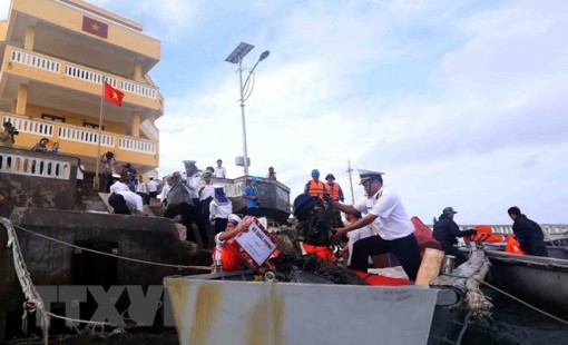 Vượt trùng khơi mang Tết đến, Xuân sớm với quần đảo Trường Sa