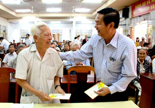 Nhiều hoạt động thăm, tặng quà, họp mặt nhân dịp Tết Nguyên đán Mậu Tuất 2018