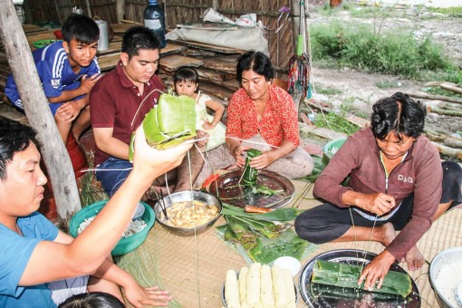 Về đây, ăn Tết quê mình!