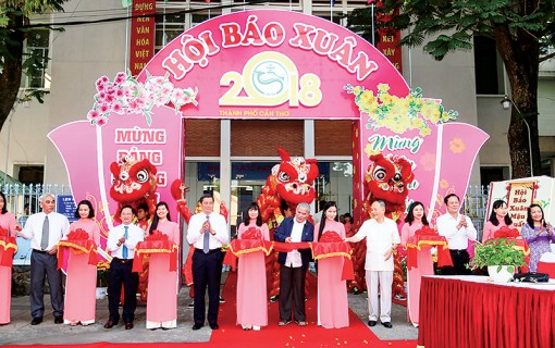 Cần Thơ khai hội Báo Xuân Mậu Tuất