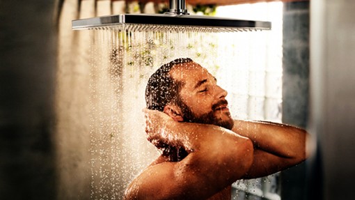 Tắm vào buổi tối vừa đẹp da vừa dễ ngủ