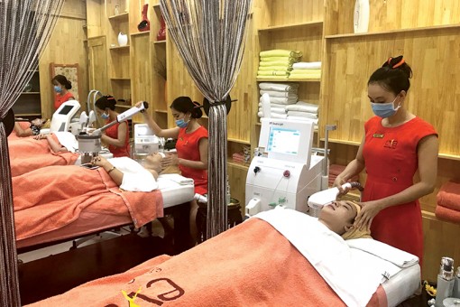 Tết- Chị em đi làm đẹp