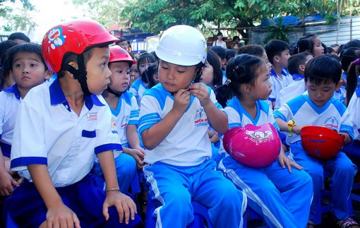 10 năm thực hiện quy định

bắt buộc đội mũ bảo hiểm