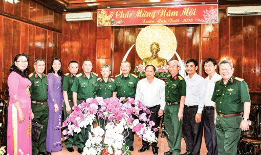 Bí thư Thành ủy tiếp Đoàn công tác các đơn vị thuộc Bộ Quốc phòng, Bộ Công an đến chúc Tết