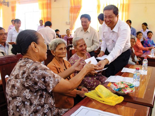 Lãnh đạo thành phố thăm, chúc Tết cán bộ nghỉ hưu, gia đình chính sách