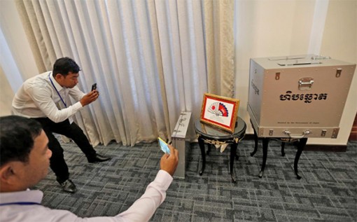 Nhật Bản tài trợ hòm phiếu cho

Campuchia