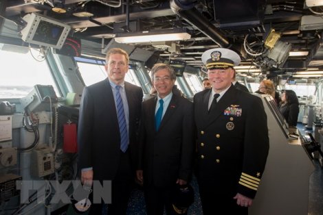Đại sứ Việt Nam tại Mỹ thăm tàu sân bay USS George H.W. Bush