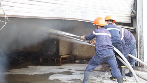 [Bình Dương] Cháy lớn ở một công ty gỗ