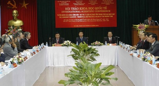 Đấu tranh chống các trào lưu phủ nhận giá trị Tuyên ngôn Đảng Cộng sản