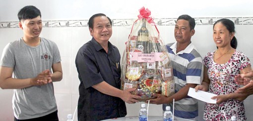 Lãnh đạo thành phố thăm hỏi, động viên thanh niên chuẩn bị nhập ngũ