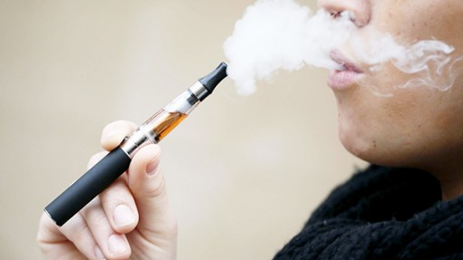 Hút thuốc lá điện tử có thể

tổn thương não và tim