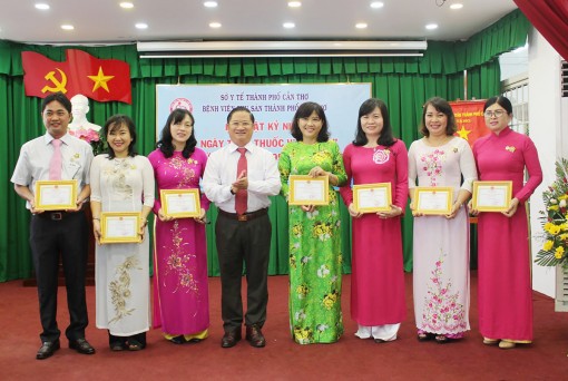 Phát động cán bộ y tế thi đua nhân kỷ niệm Ngày Thầy thuốc Việt Nam