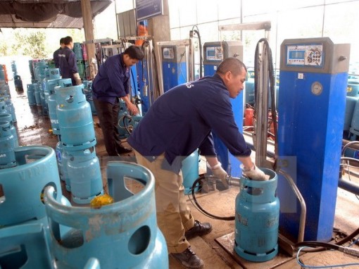 Giá gas giảm 13.000 đồng mỗi bình 12kg