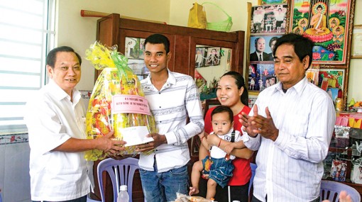 Lãnh đạo TP Cần Thơ thăm các thanh niên chuẩn bị nhập ngũ và kiểm tra công tác tuyển quân