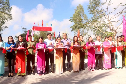 Khánh thành cầu giao thông nông thôn