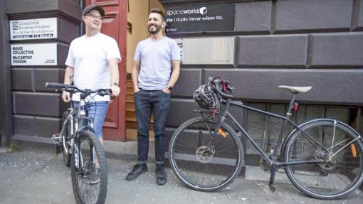 Đi làm bằng xe đạp được tặng tiền