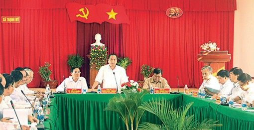 Quan tâm phòng, chống “tự diễn biến”,

“tự chuyển hóa” trong cán bộ, đảng viên