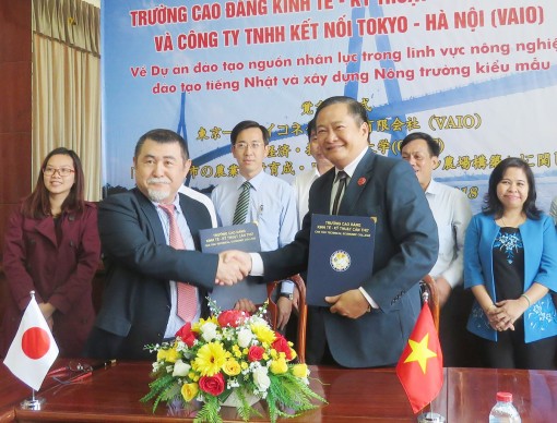 Trường Cao đẳng Kinh tế - Kỹ thuật Cần Thơ ký kết hợp tác Công ty TNHH Kết nối Tokyo - Hà Nội