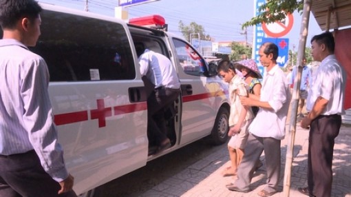 Giải cứu một thiếu niên khuyết tật nghi bị mẹ ruột ngược đãi