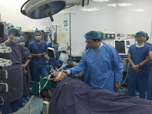 Lần đầu tiên ghép phổi thành công từ người cho chết não