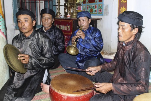 Xin đừng quên họ!