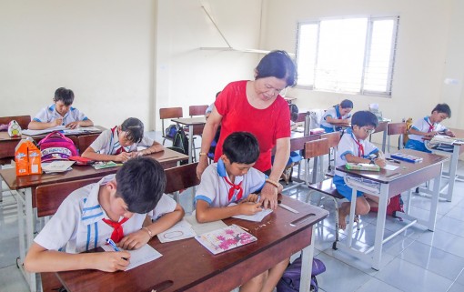 Bảo tồn tiếng nói, chữ viết của đồng bào Hoa