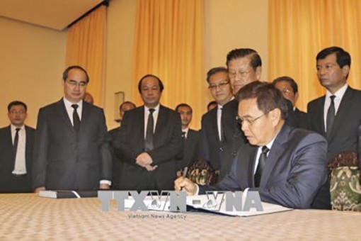 Bạn bè quốc tế viếng nguyên Thủ tướng Phan Văn Khải