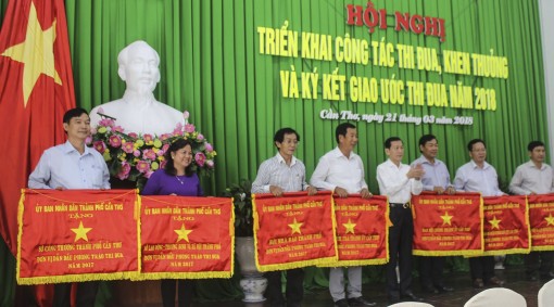 Kiên quyết chống mọi biểu hiện hình thức và bệnh thành tích trong thi đua, khen thưởng