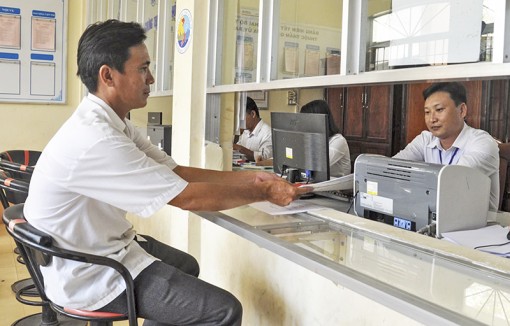 Xây dựng đội ngũ cán bộ, công chức

đáp ứng yêu cầu cải cách hành chính