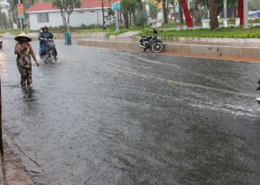 Mưa lớn hạn chế oi bức, nắng nóng tại TP Cần Thơ