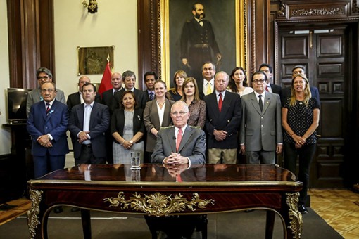 Tổng thống Peru từ chức sau bê bối “mua phiếu”